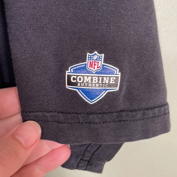 Under Armour Strike First Loose Fit Short Sleeve T-shirt Black size L - Picture 3 of 6